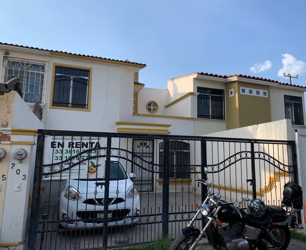 CASA EN RENTA CON REC. PLANTA BAJA EN VILLAFONTANA, TLAQ. - 5074